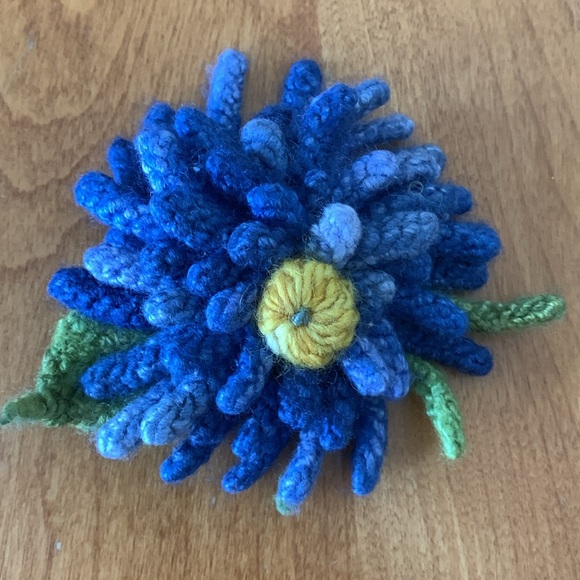 Floral Artisan Broaches - Picture 3 of 9